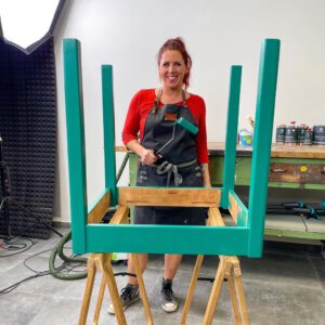 Ausgebucht! 09-00-24 Möbel richtig lackieren mit Esther Ollick – Der Möbelaktivistin @ KREATIV HUHN Frankfurt